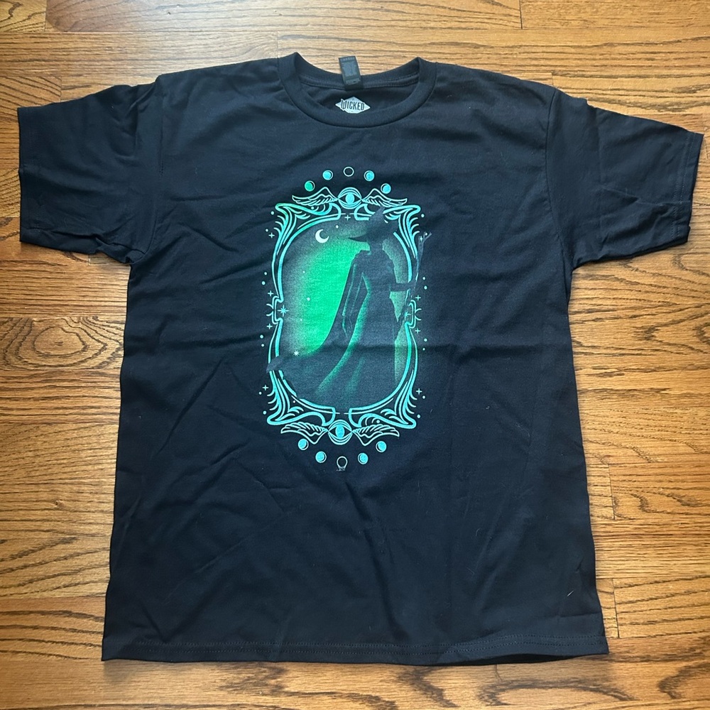 BRAND NEW**** Wicked short sleeve shirt in size XL youth